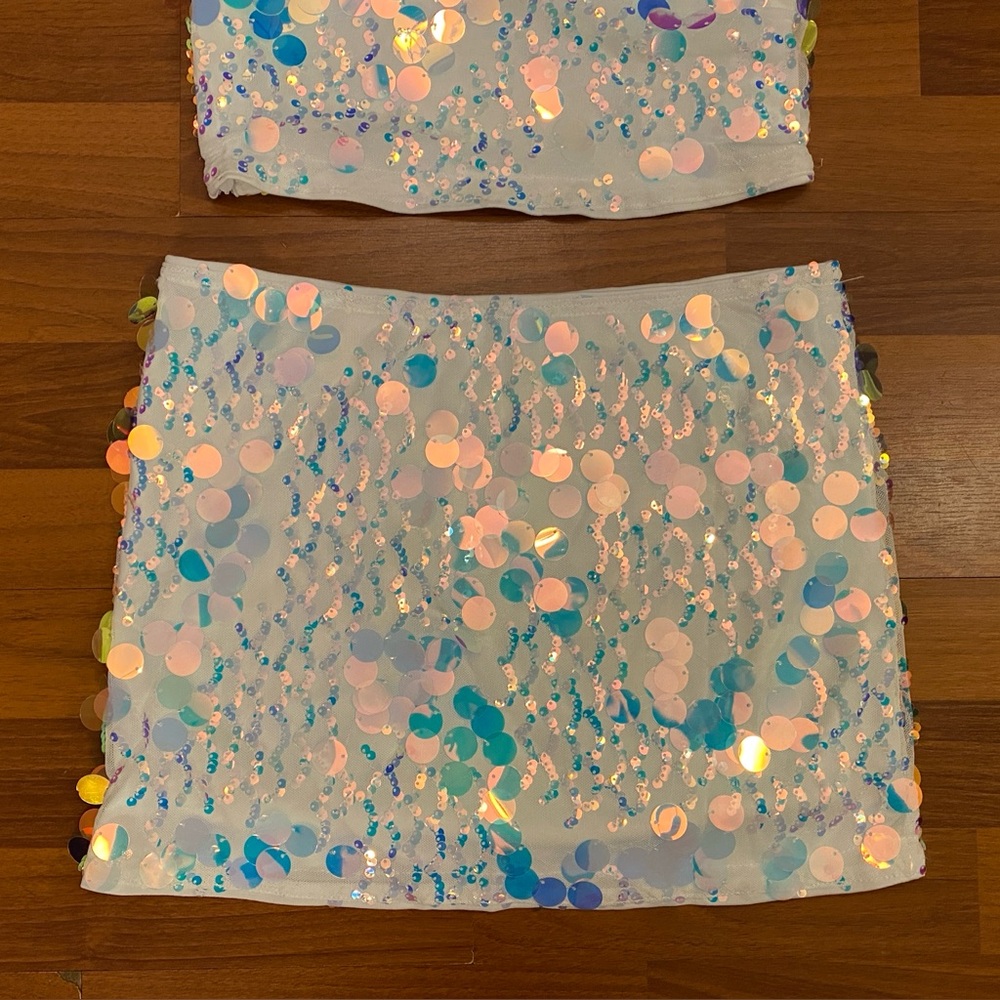 White Holographic Disc Sequin Bow Tie Top & Mini Skirt Set - Picture 5 of 5